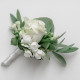 Бутоньерка жениха из белой розы и бувардии