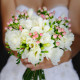 Свадебный букет из эустомы, фрезии, розы и гиперикума